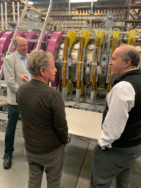 ScienceUnderSec's tweet photo. Big thanks to the @UCLA team for taking me inside my first tokamak! Enjoyed seeing the impressive @ENERGY/@NSF user facility doing plasma physics research on site. https://t.co/6N3ynEQxWX