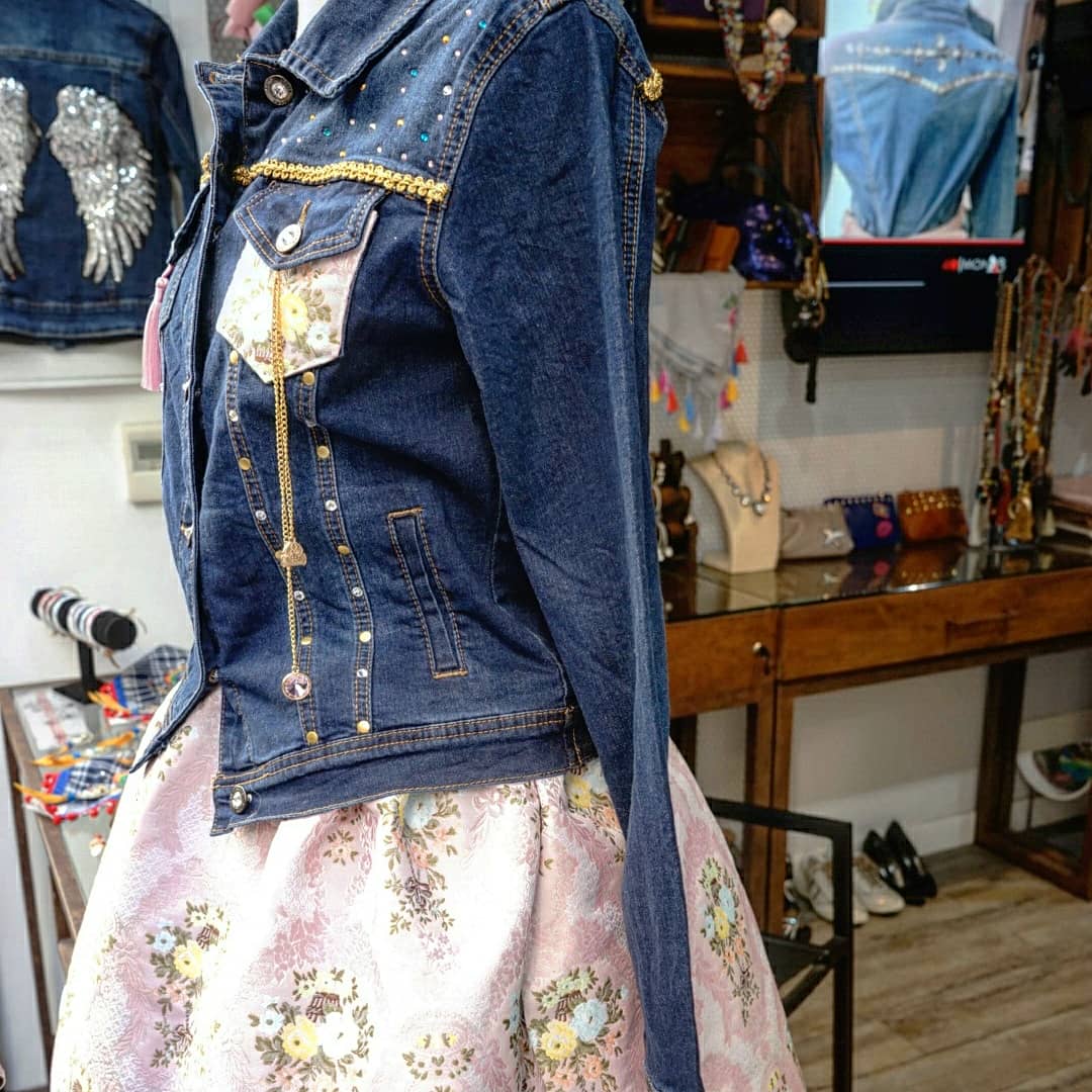 for91days's tweet photo. The modern Fallera, silk and jeans.
#fashion #fallara #modernfallera #valencia #falles #falles #fallas2020 #fallas20 https://t.co/ljV10lSSgW