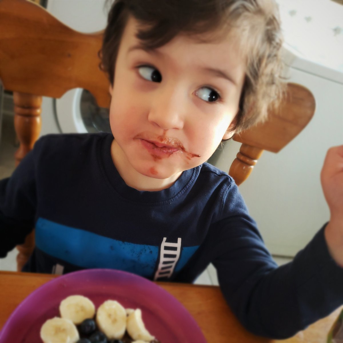 crickbread's tweet image. During spring break, have fun with your kids preparing simple, nutritious and delicious recipes! Ingredients: Crickbread, hazelnut spread with cocoa, chia seeds, bananas and blueberries. You can replace the spread with 100% almond butter and maple syrup. Enjoy!
