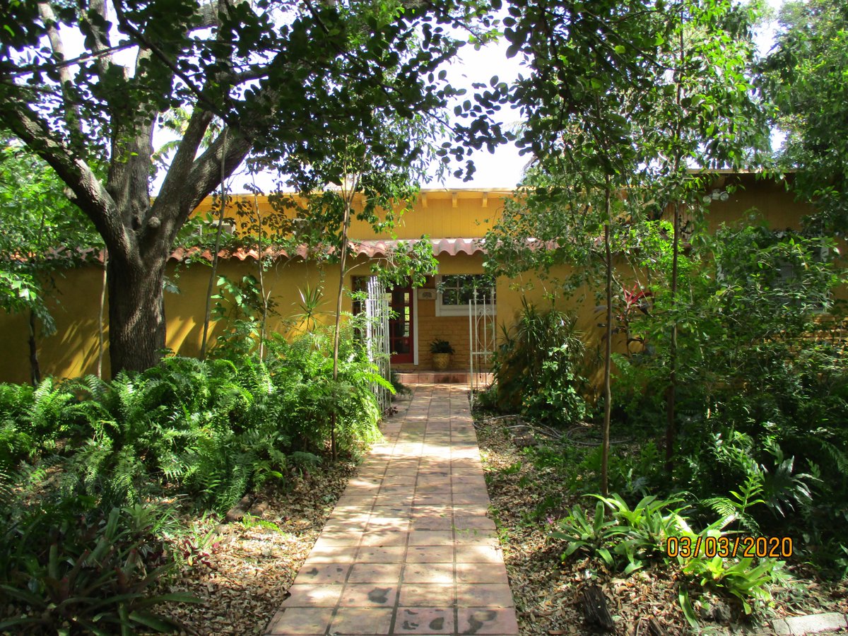 SouthDadeRealty's tweet photo. ON BUILDERS ACRE IN PINECREST
9051 SW 69 COURT
3 bedrooms, 2 baths + guest house | beautiful property covered with trees and tropical plantings | swimming pool | near Trader Joe's, Metrorail, Dadeland, Publix | location, location, location | $1,200,000
https://t.co/RE57xPeKeQ https://t.co/XtH0bShvy1