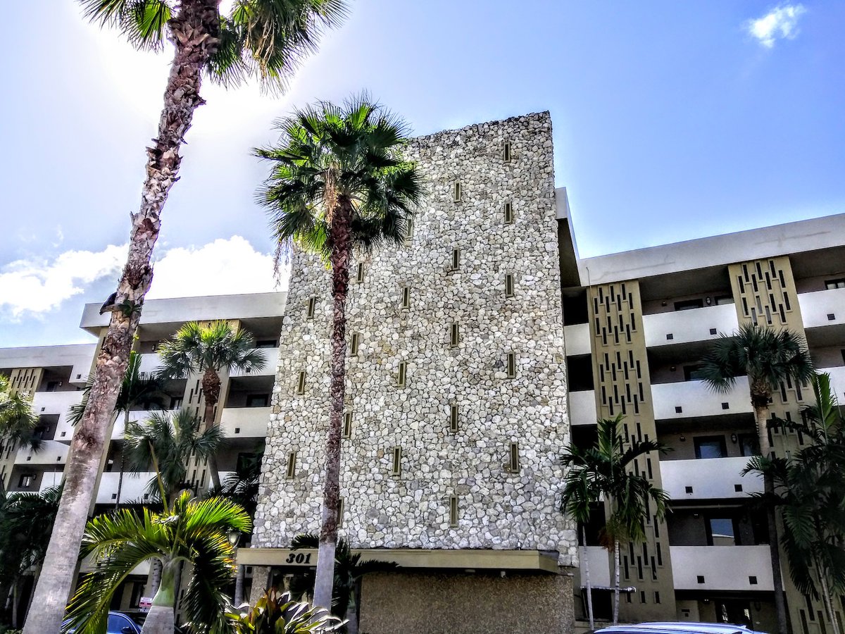 RoyalLoveFilm's tweet photo. See this beautiful Condo For Sale in Hallandale Beach, Florida -- Asking $218,000 - Click here for more info ---> https://t.co/Fa9Bb8ghYH
#realestateforsale #realestateinvestor #RealEstateNews https://t.co/c5LrDCJ9DX