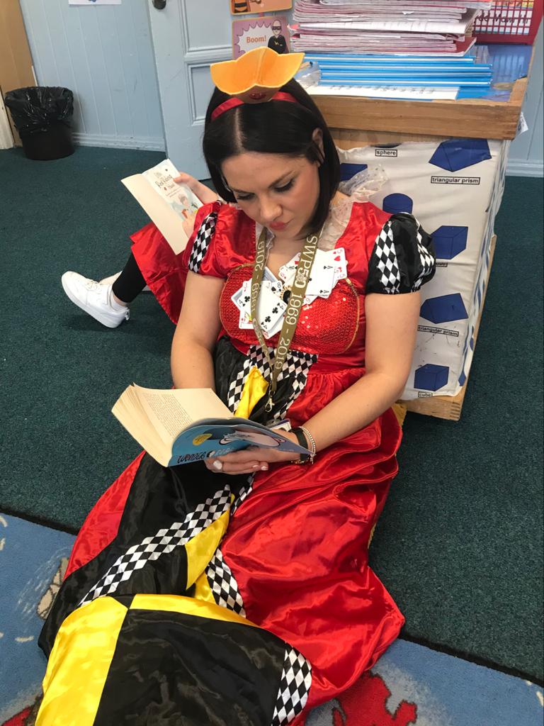 LPalios_LPS's tweet photo. Stop, drop and read time in Dosbarth Ivy! Having a full half hour to delve into a good book was bliss this afternoon 😊 #WorldBookDay2020 @LansdownePS https://t.co/Lab0cVF0Ey