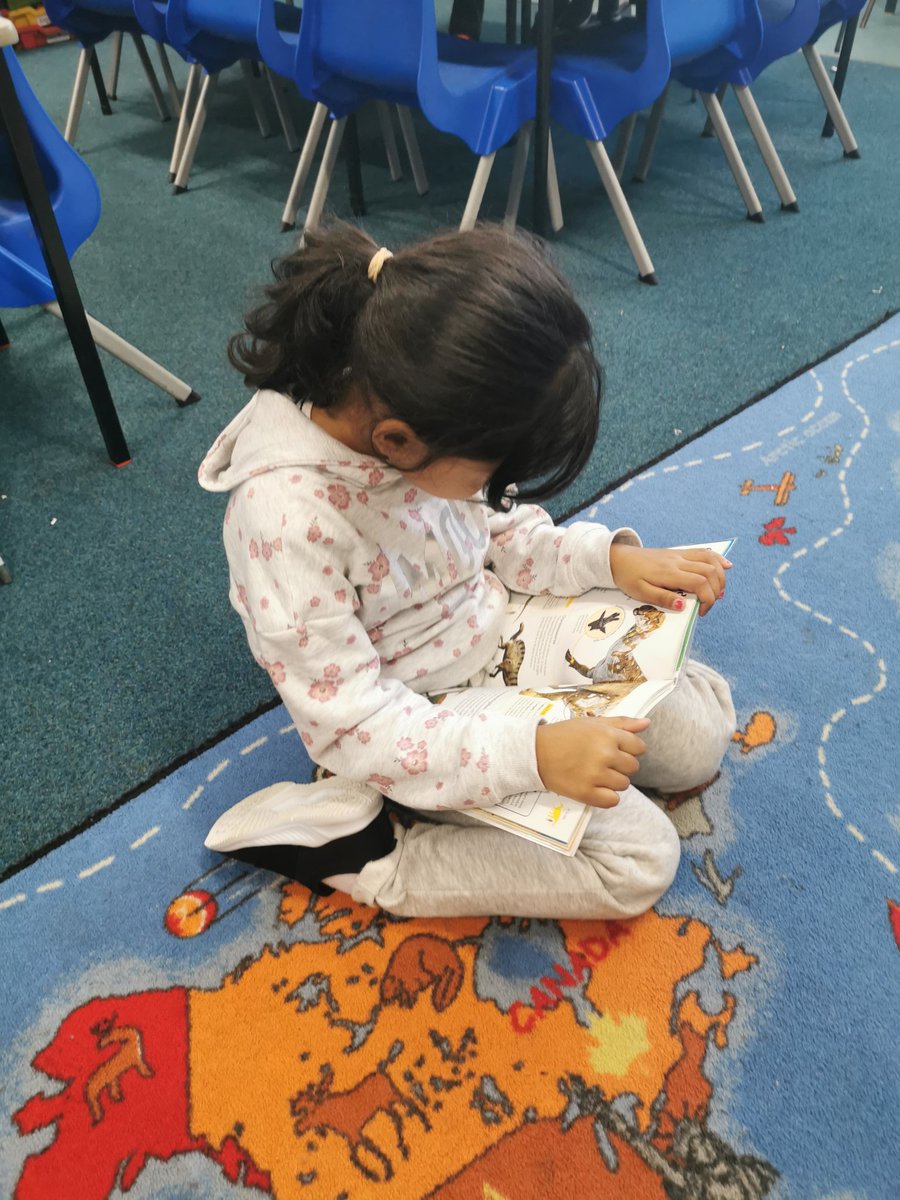 Stop, drop and read time in Dosbarth Ivy! Having a full half hour to delve into a good book was bliss this afternoon 😊 #WorldBookDay2020 <a href="/LansdownePS/">Lansdowne Primary</a>