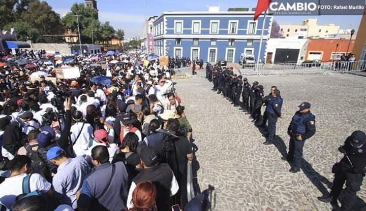 jonhycalderon's tweet photo. Vivo en un 🇲🇽 donde el gobierno ve más peligroso a estudiantes que a delincuentes. 

Vivo en un gobierno donde los jóvenes, estudiantes y ciudadanos tiene menos derecho su vida. 
Que la vida y protección a delicuentes q asaltan, matan, violan y trafican. 
#MegaMarchaUniversitaria https://t.co/HBhHgjHdes