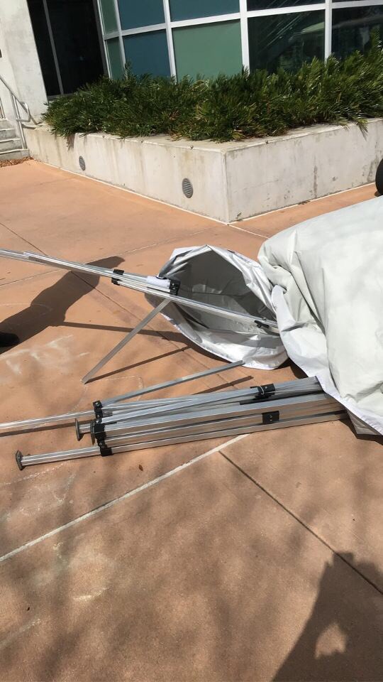 usfsp_sce's tweet photo. Troublesome Tents 😫 the things they put us through
•
•
•
•
•
#usfsp #usfspusc #usfspsce #student #studentcenter #studentunion #collegeunion #studentemployee #tents #troublesome #thursdays https://t.co/cOawCMVw1E