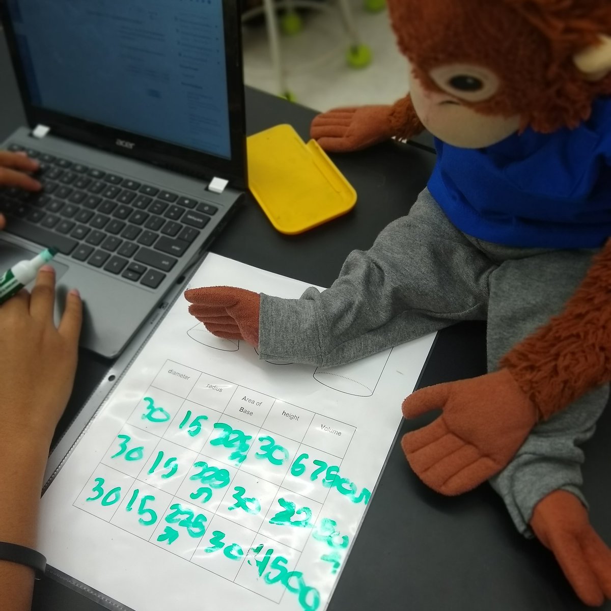 nigelsheadache's tweet photo. I love working on tricky problems with my Math8 friends. We practice selecting and using strategy cards like the "Input-Output Mat" or this "Volume Mat" to organize information and visualize relationships. #mathmonkey #classpet #ibthinkers #8thgrade #bestyearever #wecandohardwork https://t.co/v9UMcdMBvT