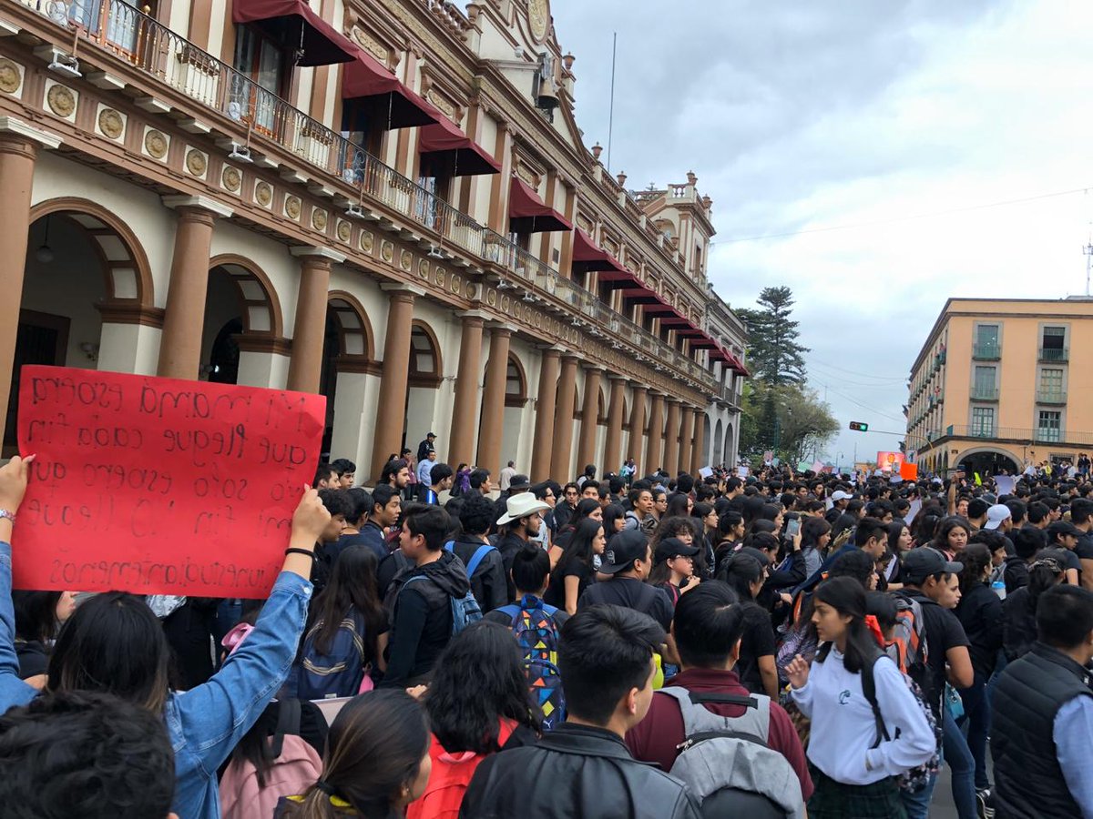 victoriaimagin1's tweet photo. UV💙
Desde Xalapa los HALCONES también nos levantamos para estar con ustedes LOBOS
#MegaMarchaUniversitaria https://t.co/wUoPNCYBoH