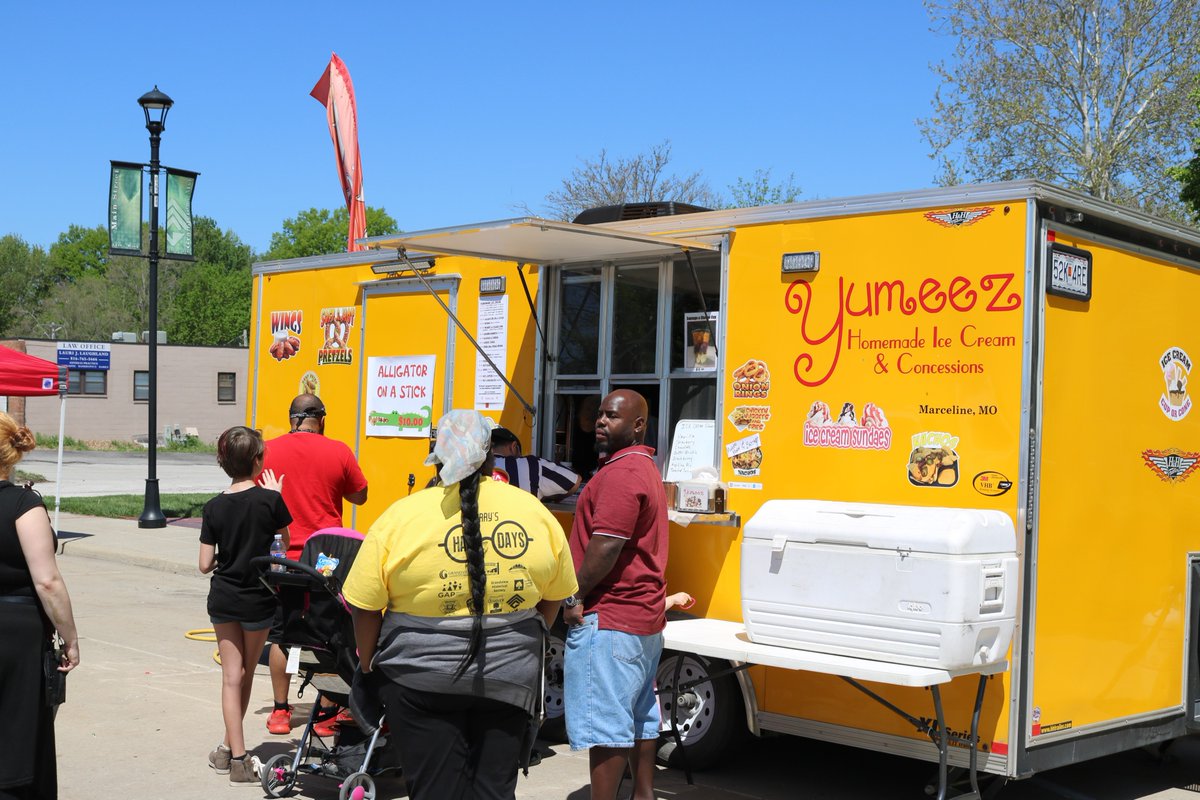 HarrysHayDays's tweet photo. We are currently accepting #FoodTruck vendors for #HarrysHayDays! Find more info and the form here: https://t.co/wOTJREjKZf https://t.co/1QBzQUz0ic