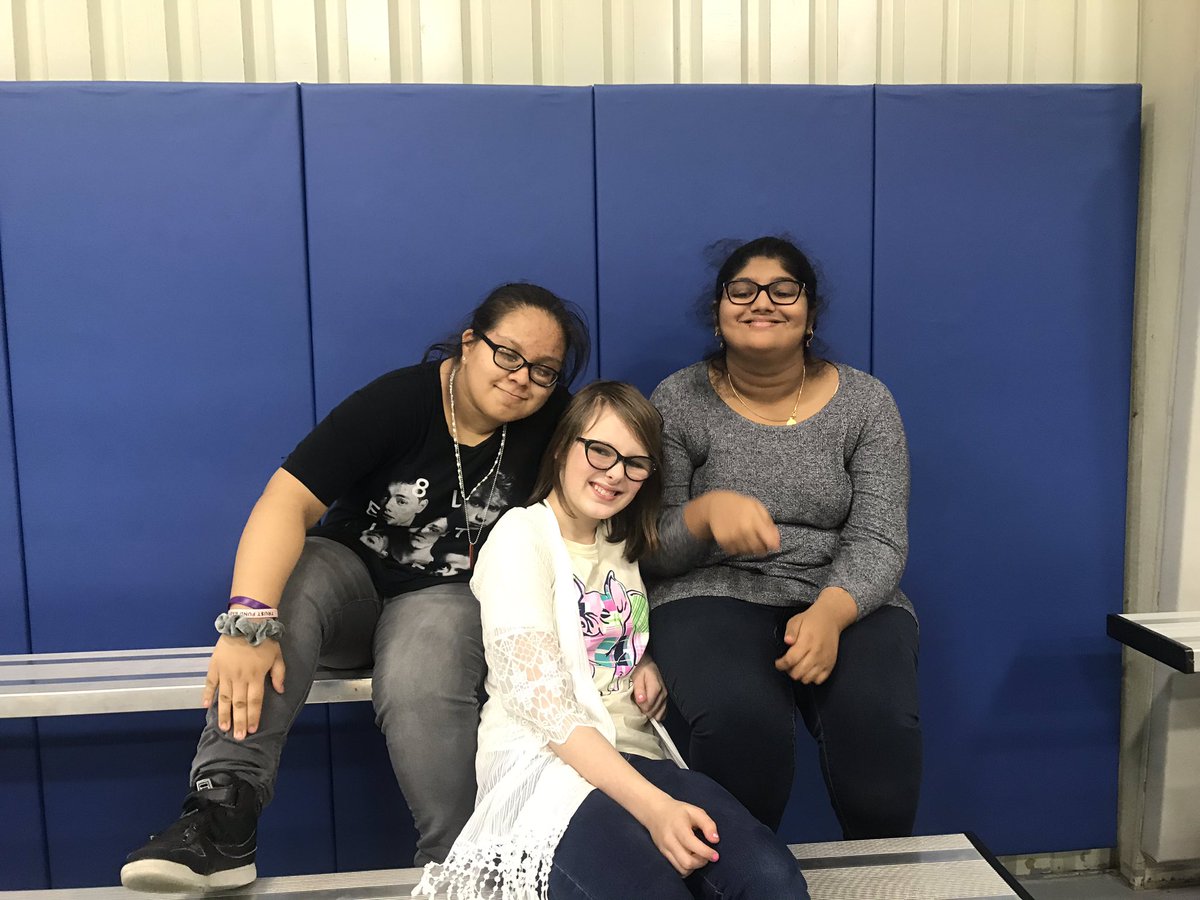 CoFKillian's tweet photo. @Killian_MS students engaged in Rec Center fun in @TheColonyTexas. Thank you for providing an opportunity to practice sportsmanship in the community! https://t.co/Qg401T2OJB