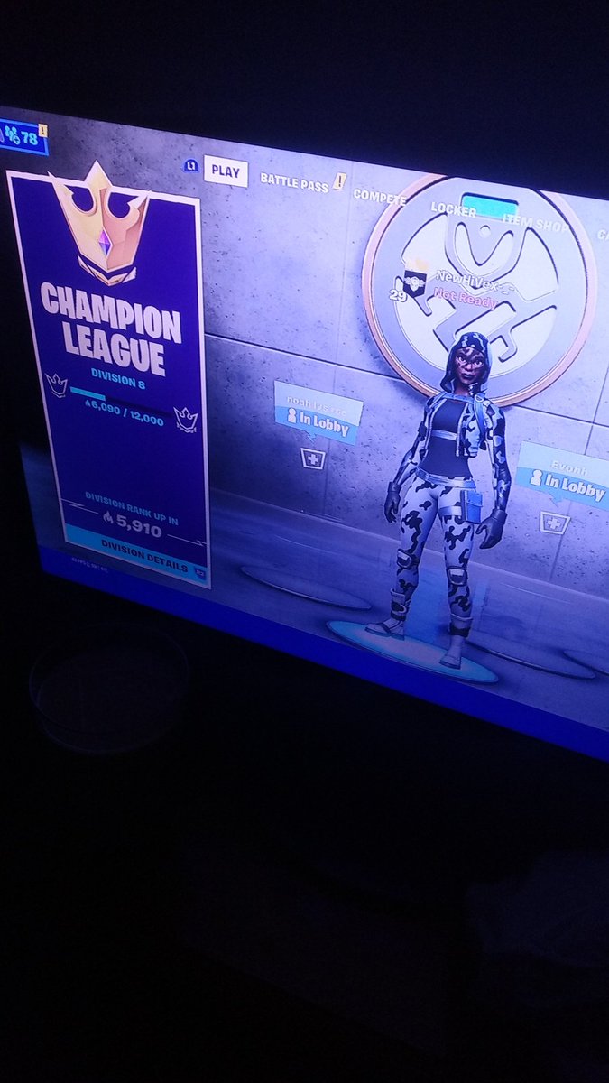 VexTheBot's tweet image. First console player in champs? On 70 ping