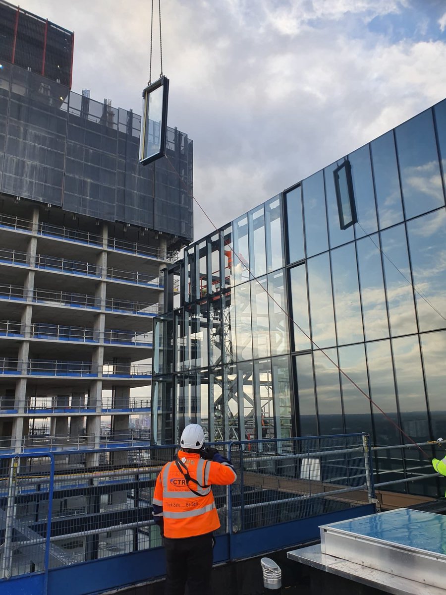 ctrsiteservices's tweet image. #CTRsiteservices #Glazing #Unitised #Curtainwall #aluminium  #Manchester C1 Crown Street Project 🔵🔴 👷🏼‍♂️🏗