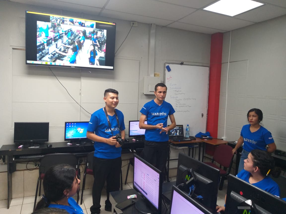 ccsa_sv's tweet photo. Mujeres mapeando desde nuestra filial en San Miguel usando @OpenStreetMap @MapGive #ScienceGirlCamp #StemGirl https://t.co/OnWbG7rkgq