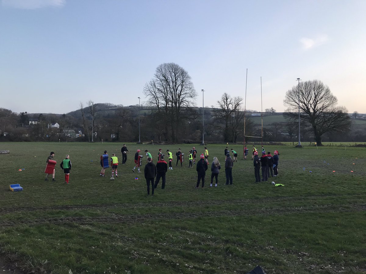 SionEdwards10's tweet photo. Great CPD tonight with @JoshTurn6ull 🏉 Great to see @ClwbRygbiCNE junior club coaches coming to watch and picking up tips and strategies which they can take back to their age groups 👍🏻🏉 @WRU_Scarlets @aledparry https://t.co/3rHloEiIJx
