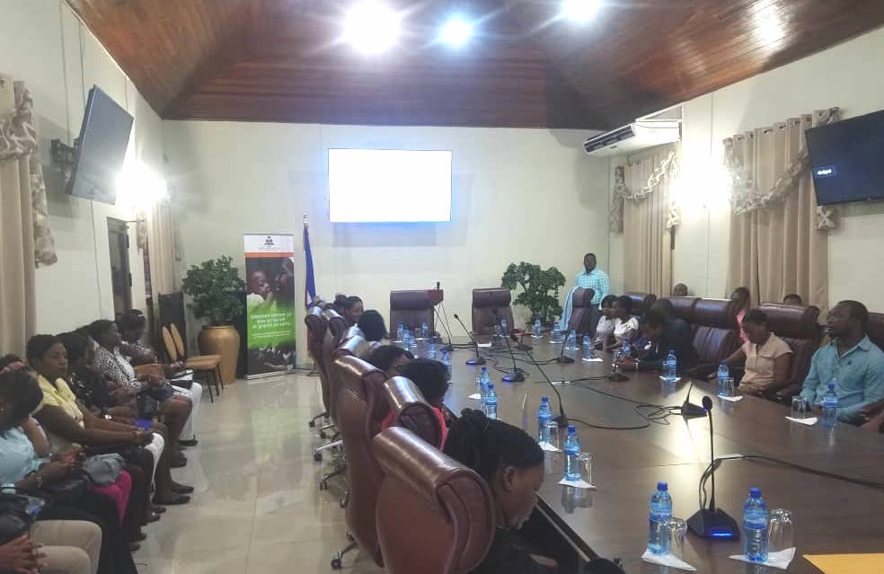 MsppOfficiel's tweet photo. #COVID19
#MSPPHaiti
3 mars 2020 - Le Ministère de la Santé Publique et de la Population (#MSPP) a formé la première cohorte de prestataires de soins dans le cadre de la préparation à une éventuelle introduction d u nouveau Coronavirus en Haïti.
#UCRP
#DELR
#DPSPE
#DOSS https://t.co/KfiGM8Pgsb