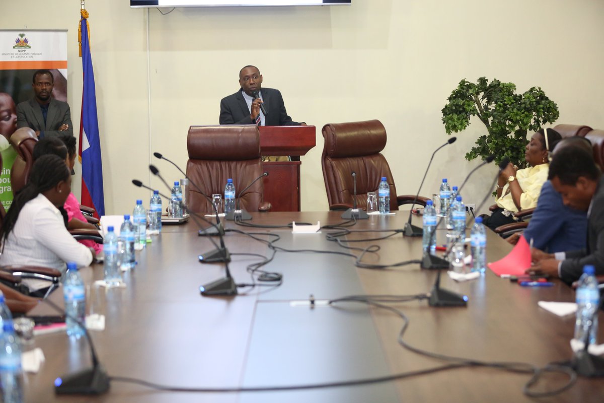 MsppOfficiel's tweet photo. #COVID19
#MSPPHaiti
3 mars 2020 - Le Ministère de la Santé Publique et de la Population (#MSPP) a formé la première cohorte de prestataires de soins dans le cadre de la préparation à une éventuelle introduction d u nouveau Coronavirus en Haïti.
#UCRP
#DELR
#DPSPE
#DOSS https://t.co/KfiGM8Pgsb