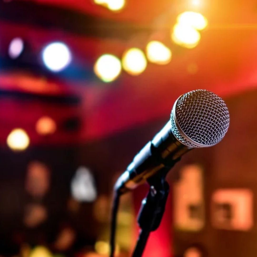 PeekskillGuides's tweet image. Karaoke at Black Rock Kitchen now every Thursday Night starting at 8:30pm. Come by with some friends and enjoy food and great drinks!  171 Grand Street, Croton-on-Hudson. #karaoke #croton #fun #singing #blackrock #food #specials #friends