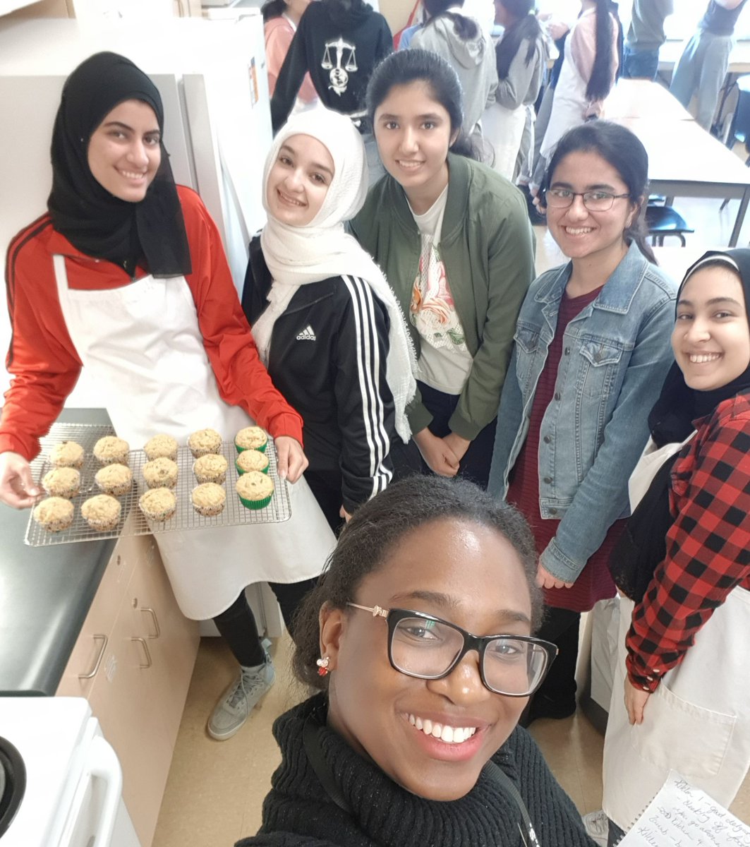Apple Carrot Oatmeal Cranberry Muffins🧁...oh yes😏🔥 So good, we had to take a selfie 😁 #morningglorymuffins #breakfastfood #nutritionandhealth #grade12 @SLSSPeel <a href="/PeelSchools/">Peel District School Board</a> <a href="/OFSHEEA/">OFSHEEA</a>