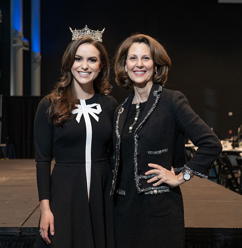 ScienceMusofVA's tweet photo. Yesterday 400+ guests gathered to celebrate & support #WomenInSTEM at 11th annual Up & Atom Women’s Leadership Breakfast. @missamerica @CamilleSchrier was keynote speaker, delivering empowering message & exciting demo! #rva @FirstLadyVA #STEMva #ScienceRocks #MustLoveScience #VA https://t.co/8xxQmr8cL9
