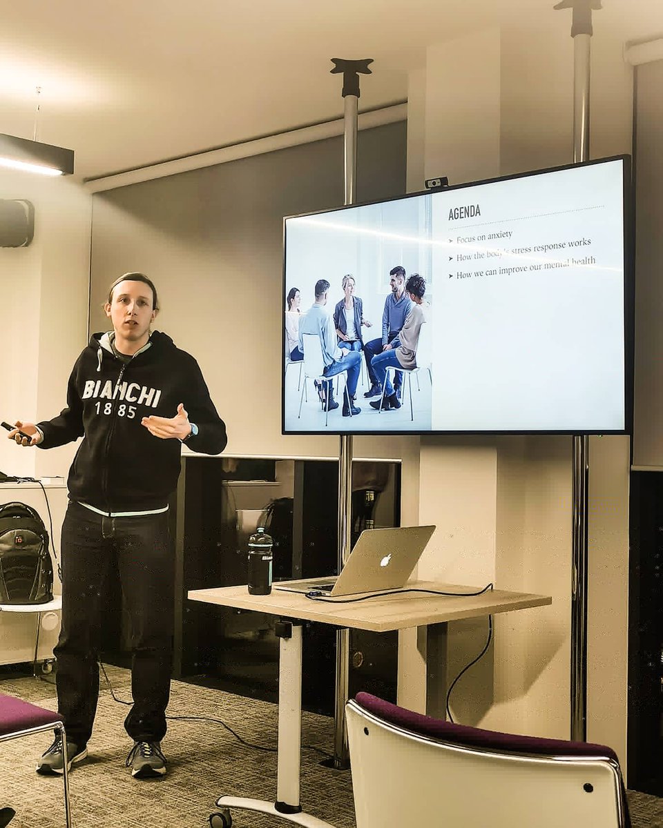 Two great talks tonight at <a href="/LeedsFrontEnd/">Leeds Front End</a> 👌 very appropriate after talking about intersection observer with the team yesterday!