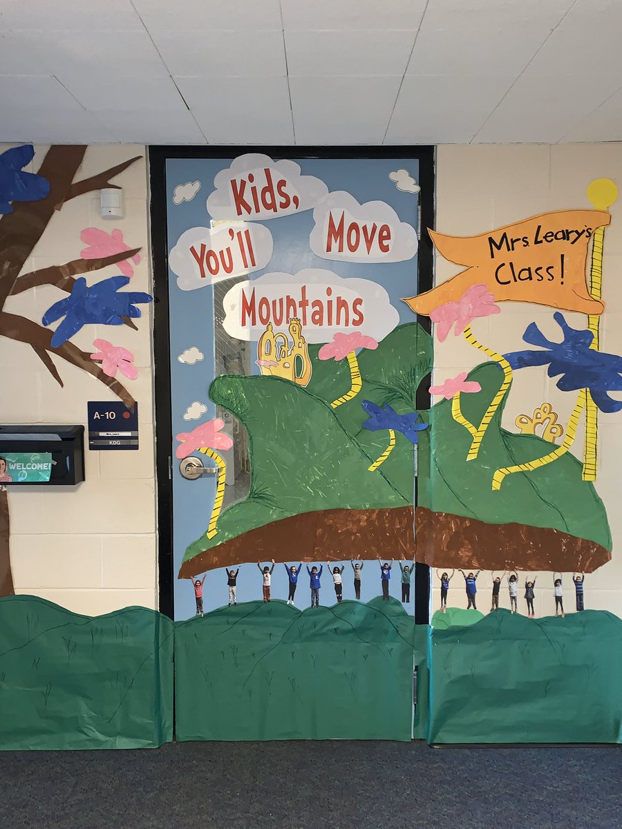 PESlibrary1's tweet photo. PES decorate your door contest! #Seussstyle Who will win? @PomperaugES https://t.co/2DpjQTgmmc