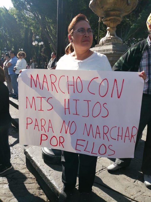 ArturoG_Orduno's tweet photo. 🙌🏼 Este día se llevó a cabo la #MegaMarchaUniversitaria en Puebla. Estudiantes y sus padres pusieron el ejemplo de una protesta pacífica y que retumbó en todo el país. Al final tuvieron un diálogo con el gobernador del Estado, Luis Miguel Barbosa. https://t.co/uFAJwUcT8h