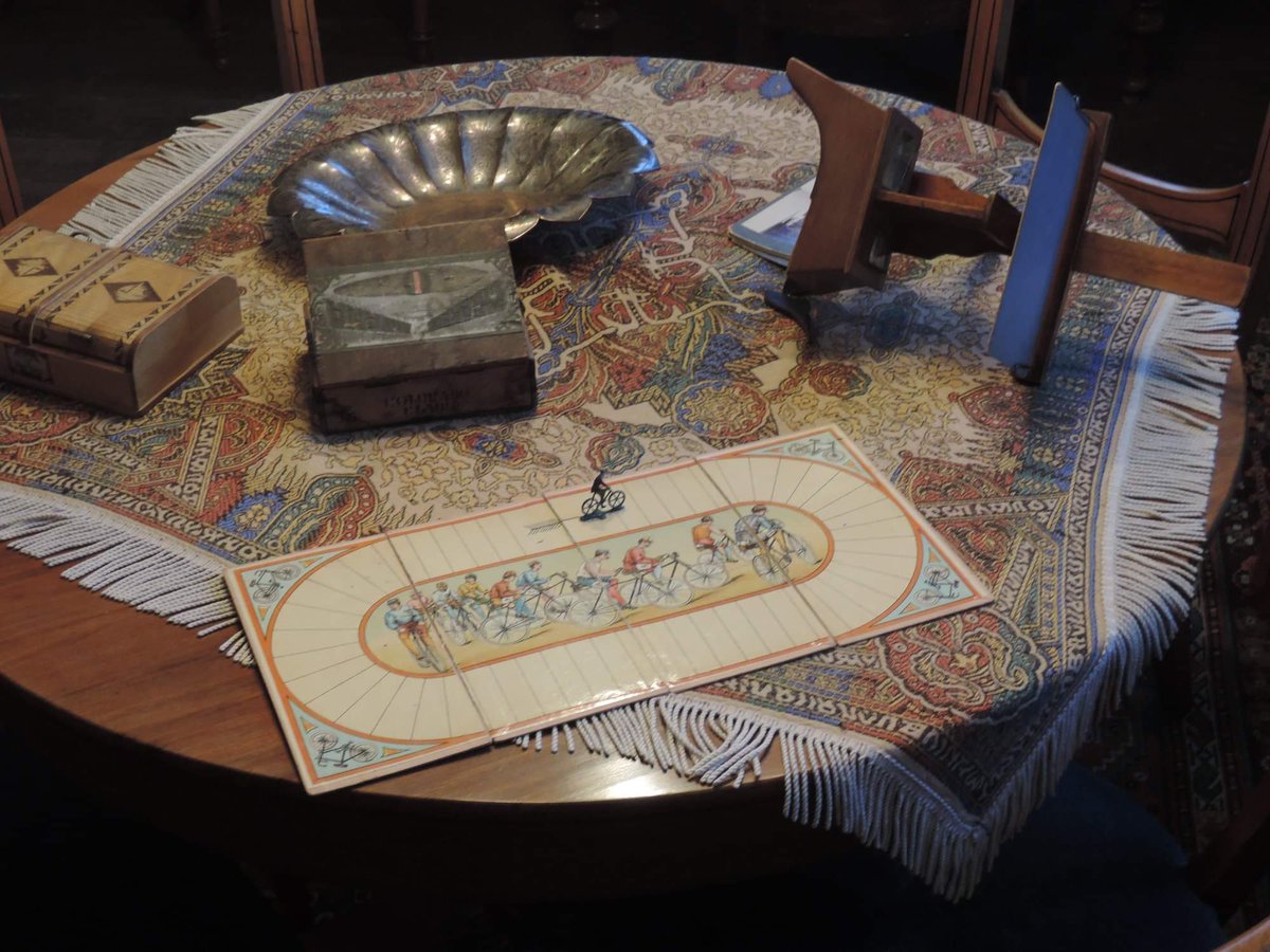 I saw this at the outdoor museum in Iceland and it looks like an adorable vintage version of flame rouge!
I forgot about it until now but it delights me.