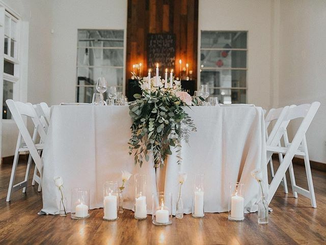 braidstweddings's tweet photo. What's your favourite head table style? Traditional head table, Sweetheart table for two or a Kings Table like this one? ⁠
⁠
#Regram @shawna.sweetheartevents⁠
⁠
⁠
#weddingday #weddingvenue #dreamdays #celebratewithus #Isaidyes #newwestvenues #eve… https://t.co/k3WRxGKnn9 https://t.co/kwdYkhn6Yq