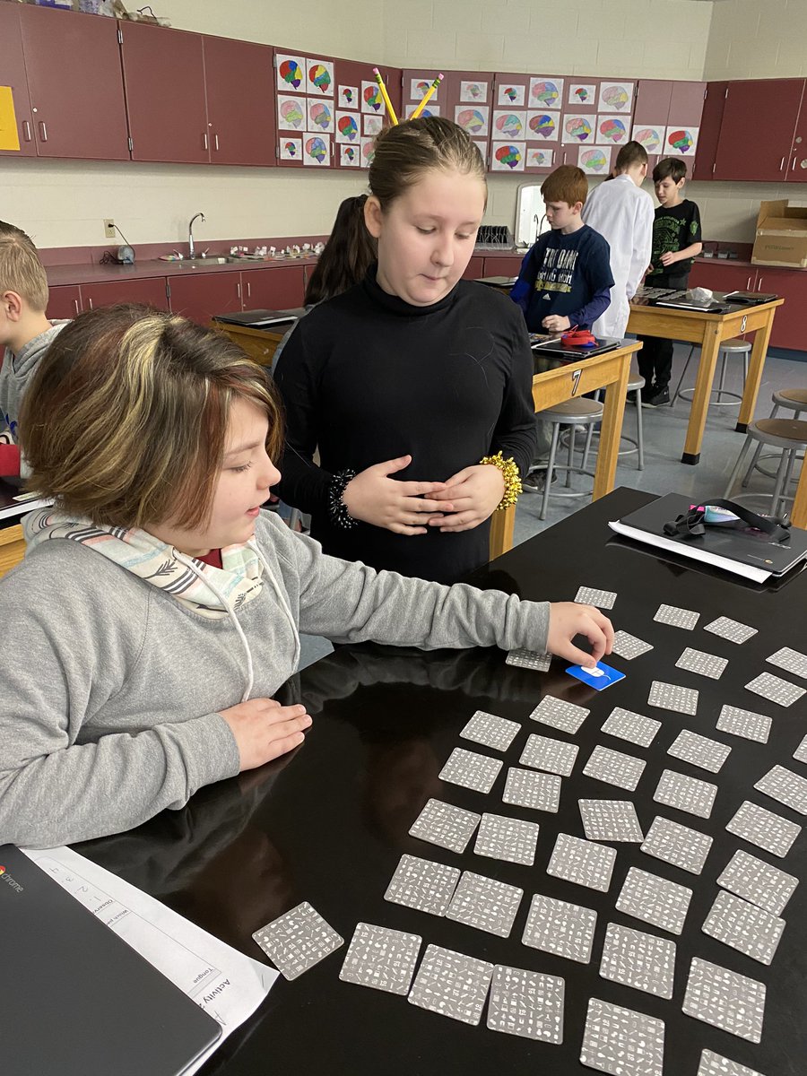 MarvinScience's tweet photo. Testing out our memories in PLTW! #pltw #dces #stem https://t.co/bLpJw1fjwd