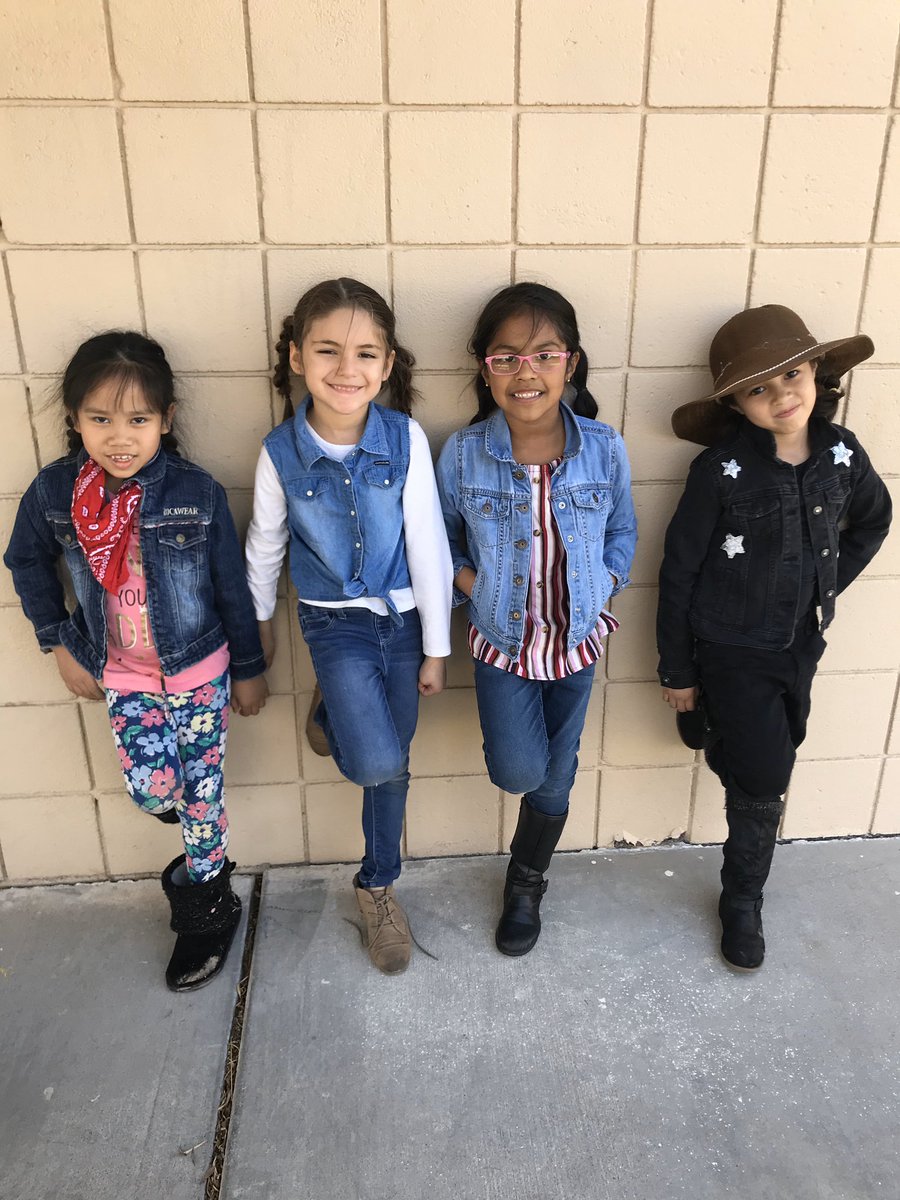 Lewis_E_Rowe_ES's tweet photo. It was cowboys and cowgirls day! #RoweWithUs #yeehaw #NevadaReadingWeek @ClarkCountySch @JamescervantesL https://t.co/zQsOrjnFyc