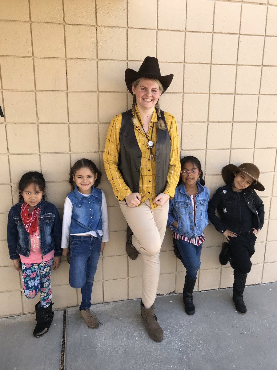 Lewis_E_Rowe_ES's tweet photo. It was cowboys and cowgirls day! #RoweWithUs #yeehaw #NevadaReadingWeek @ClarkCountySch @JamescervantesL https://t.co/zQsOrjnFyc