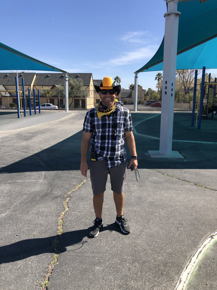 Lewis_E_Rowe_ES's tweet photo. It was cowboys and cowgirls day! #RoweWithUs #yeehaw #NevadaReadingWeek @ClarkCountySch @JamescervantesL https://t.co/zQsOrjnFyc