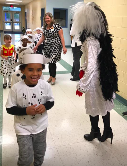 ROE_LLC's tweet photo. Our 101 Dalmatian day parade! #roeparade #101daysofschool @AnnMooreHCS #HCSLEad #LeadHCS #HCSLibraryMedia https://t.co/achFryYyxm