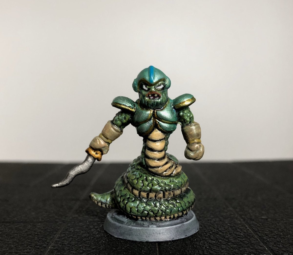 Uzivatel たっと Na Twitteru 昨年の3月 ロッテ ネクロスの要塞 ナーガ 第1弾 カードイラストは間の抜けたようなとぼけた表情ですが フィギュアの方は獰猛な顔立ちでかっこいいですね 息子のヘビロス 娘のゴルゴンとペイントしてきたので 嫁のメデューサ