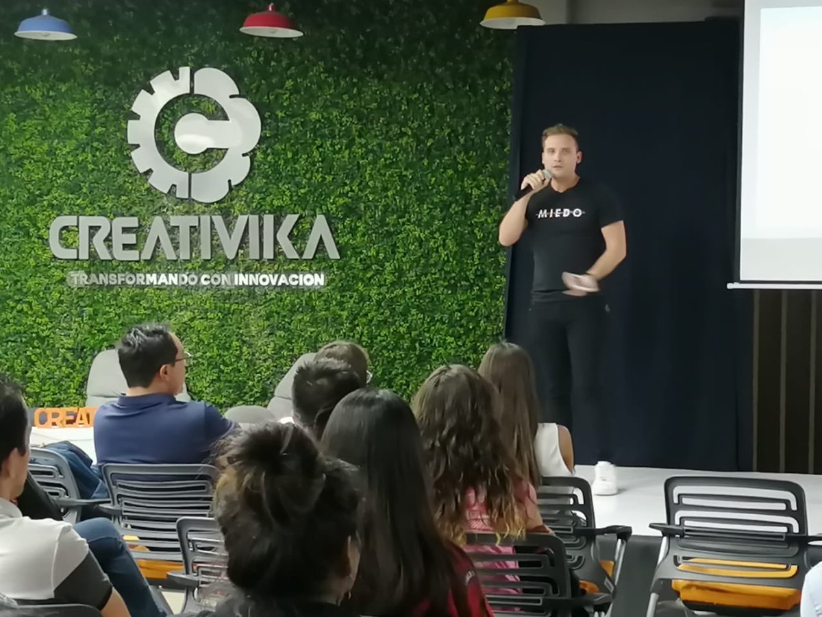 IMJULeon's tweet photo. Estamos en #Creativika con nuestra #GlobalNight del mes. El invitado especial es Diego Reyes, un viajero que está compartiendo todos los tips que un alma aventurera necesita. #NuestroMomento https://t.co/54MyWekf8D