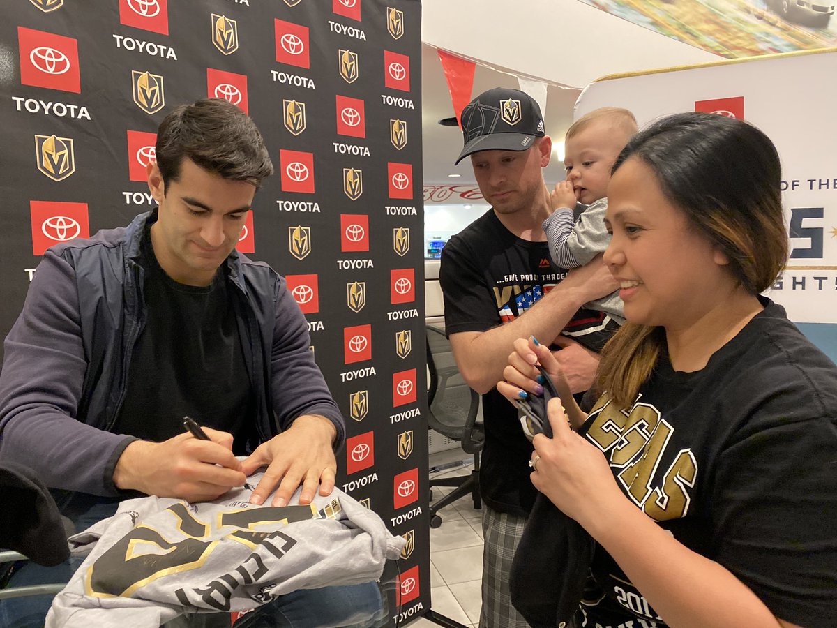 helloooahyin's tweet photo. Meet and greet with Max Pacioretty 😊 
#vegasgoldenknights #vegasborn #blessings #BryceAdventures #TheCardozAdventures #hockey #hockeyteam #hockeyplayer @GoldenKnights https://t.co/nn9JQCobfk