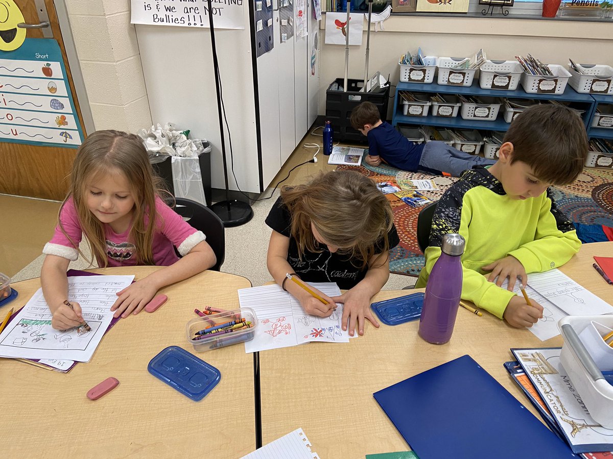 AndreaMclane's tweet photo. When these sweet babies ask for more writer’s workshop, you give them more writer’s workshop!  #mesheart @Midway_Mustangs @LexingtonOne #lex1literacy https://t.co/tWPdfLTeU6