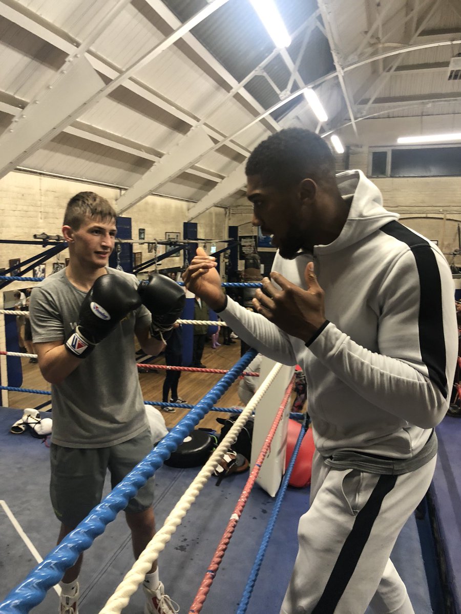 CharlesFrankham's tweet photo. That’s what you called a session training at Finchley boxing club today with @angel_boxeo and the champ @anthonyfjoshua Can’t get better than this for #TeamBoomBoom @MatchroomBoxing @EddieHearn https://t.co/TFDUDbF2Zs