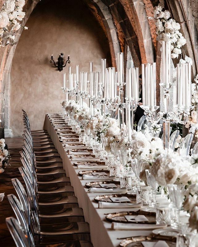 Extreme elegance at Villa Cimbrone in Ravello 
Planning and design @exclusiveitalyweddings 
Photo @tali__photography 
#luxuryweddingplanner #italyweddings #tablescape
Florals @flower_addicted_angelica ift.tt/2IouUyE