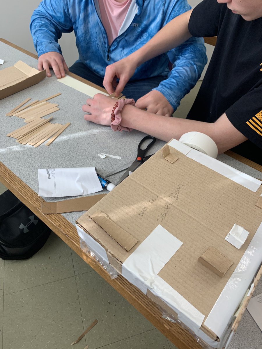 SpringvilleMid1's tweet photo. Tech students creating a prototype for an innovative computing device using a circuit board. #sms #tigerpride #beginningstages #planningandpreparing #collaboration #peerfeedback #iterativeproblemsolving #simplematerials @codeorg @AplusCR @Talton_JamesSMS @sccboe @stclairsuper https://t.co/vBuPbfV1Ha