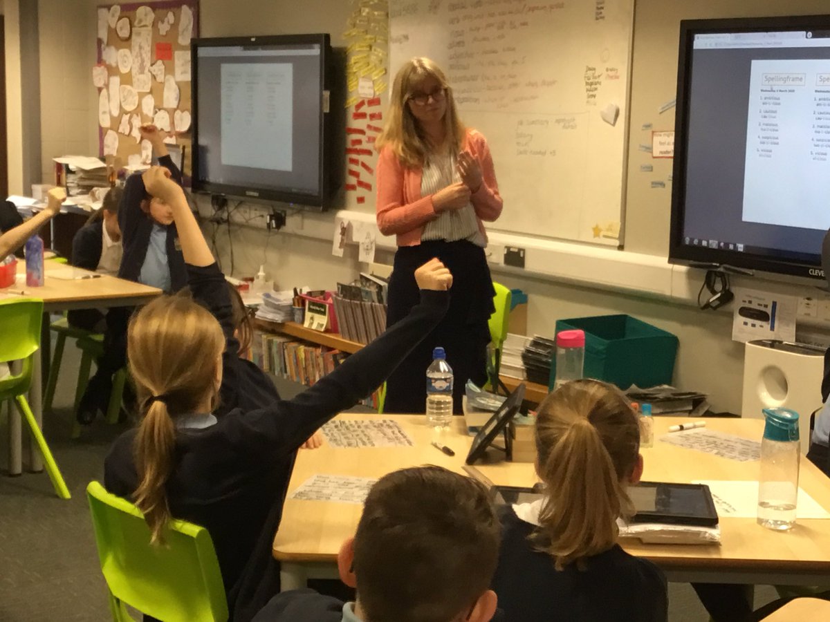 RachelMteacher's tweet photo. We were lucky enough to meet an editor from the @guardian who spared some of her time to tell @RScottPrimary pupils about what the job role involves! @GuardianEdu @CareersWeek https://t.co/VX6LYZlFRM