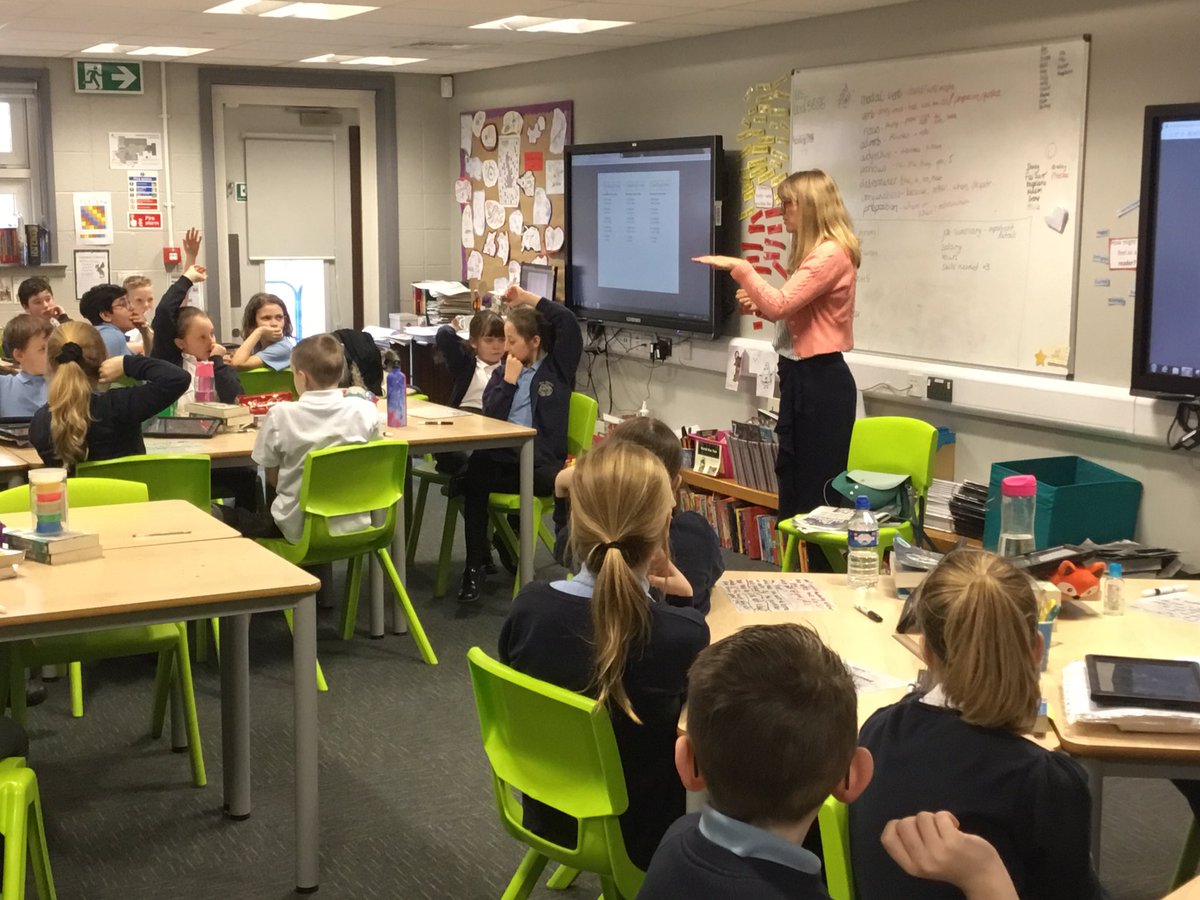 RachelMteacher's tweet photo. We were lucky enough to meet an editor from the @guardian who spared some of her time to tell @RScottPrimary pupils about what the job role involves! @GuardianEdu @CareersWeek https://t.co/VX6LYZlFRM