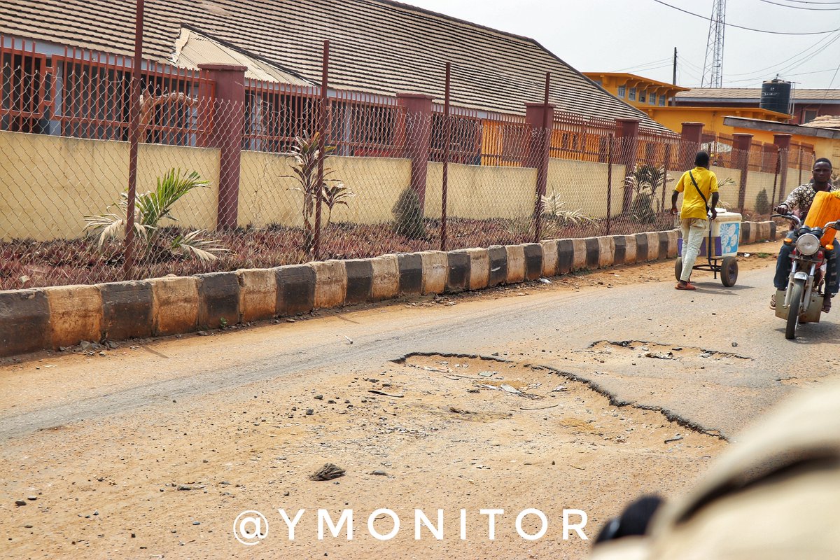 ymonitorng's tweet photo. #YmonitorSpotlight on General Hospital Road, Ijebu. The road has been this way for some time now & when the rain comes it would get worse than this.
We urge @dabiodunMFR to get this fix before it gets worse.
#Potholetracker
#Fixthispothole
#Fixthemanhole
#Ymonitor https://t.co/XGi3YZIRho