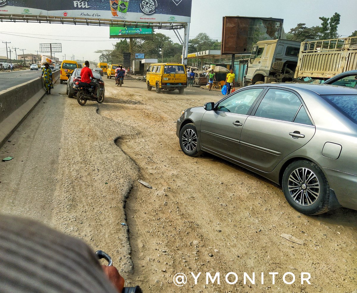 ymonitorng's tweet photo. Toll Gate to Sango, on the Lagos-Abeokuta Highway, Ogun State eats up humans & cars everytime it gets hungry. How about we totally put a stop to this? @dabiodunFMR | @FedRoadsNGR
#Potholetracker
#Fixthispothole
#Fixthemanhole
#Ymonitor https://t.co/kJM1WTCViq