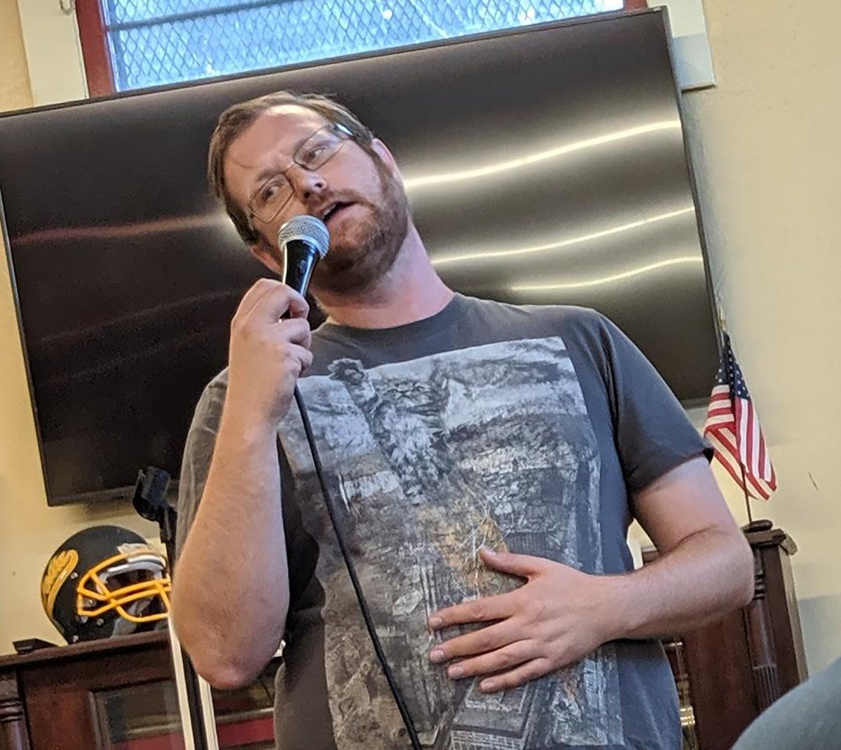 MidLIfeMan6's tweet photo. Who Makes You Laugh The Most? Tag them below. It seems like cheating to use a Pro like @ComedianBenRice #midlifeman #midlifeishere #laughs #barleyandmepodcast #theBenRice #BetterEveryDay https://t.co/FbpZKnFK5b