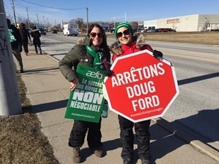 aefo_unite63's tweet photo. Merci aux membres de #AEFO63 à Windsor et surtout à M Greg Donais pour les affiches ! #ENSEMBLEPOURAGIR #Ensemblepournosdroits https://t.co/tij36U7ean