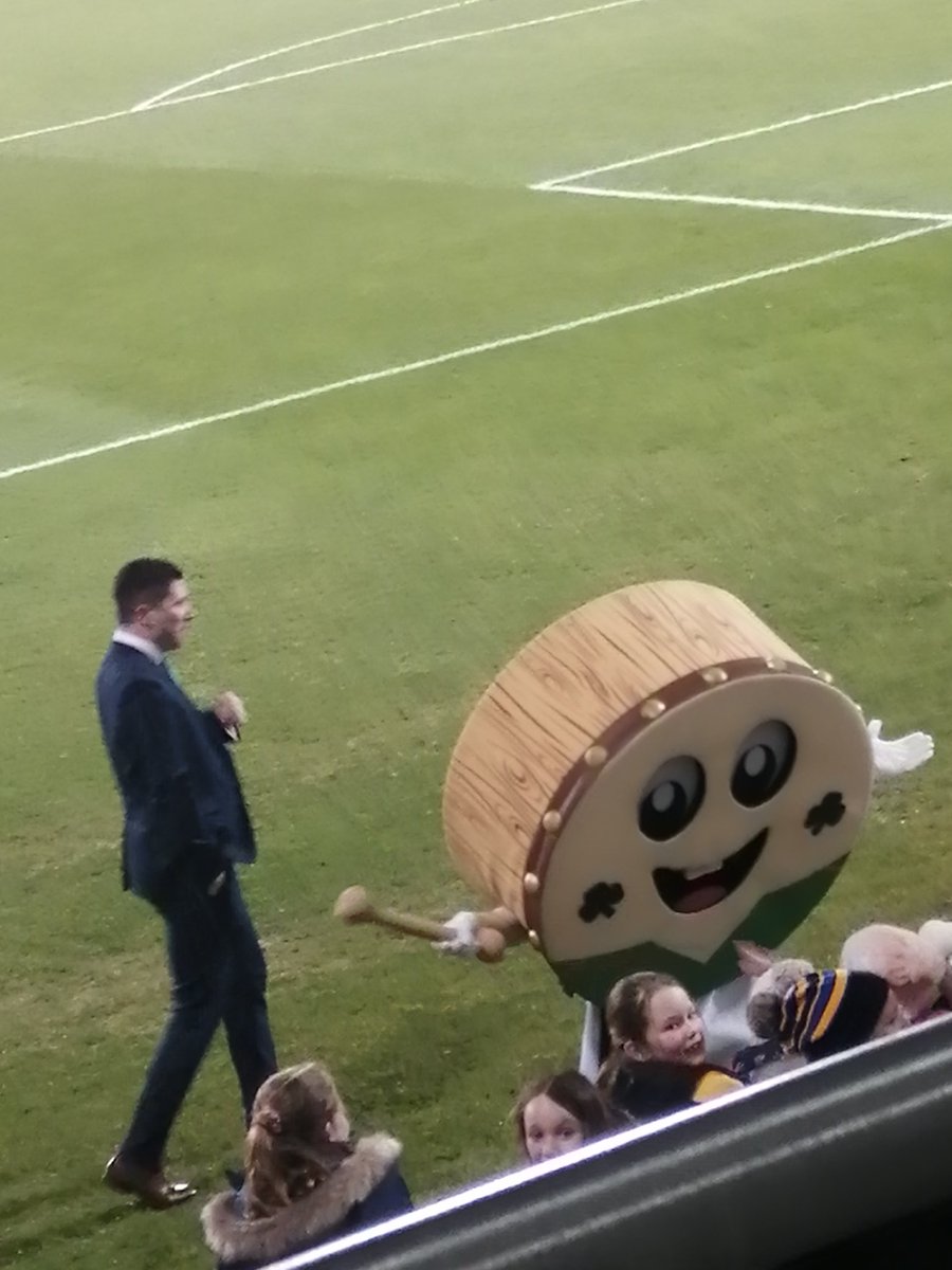BlakestownS's tweet photo. Well done to the girls in green!. Ireland 1 Greece 0. Great night. Super supporters.#CantSeeCantBe #fai #cogib https://t.co/9jXVOcMaJh