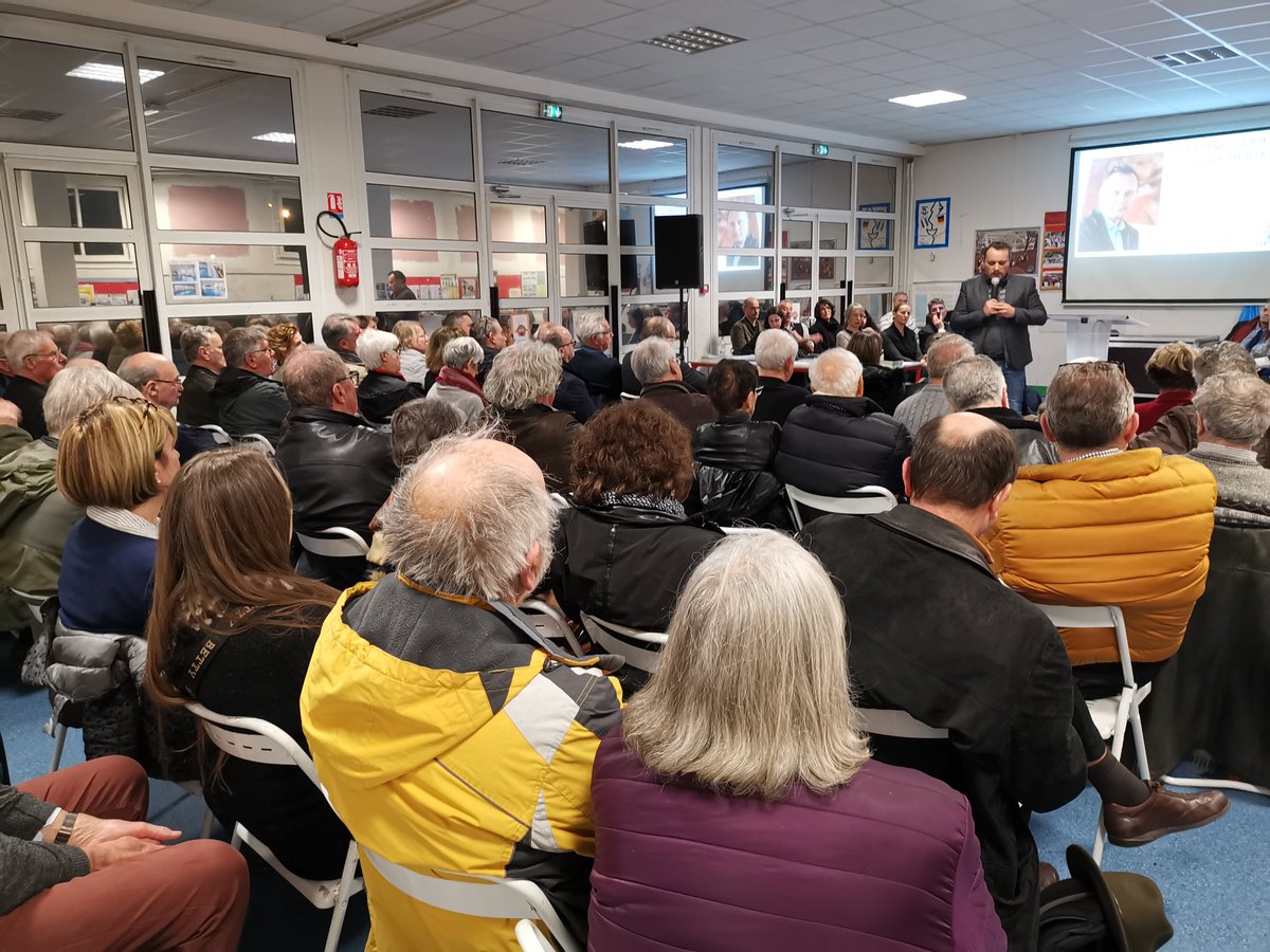 gregbozec's tweet photo. [Élections Municipales : 2ème réunion publique]
Merci aux très nombreux Verriérois venus échanger autour de l'Environnement, des Mobilités et du PLU. Merci @corinnelepage et @FrVigouroux  pour leurs regards éclairés et éclairants 🙏 #AveclesVerriéroisPourlesVerriérois https://t.co/FRAAYRO7Du