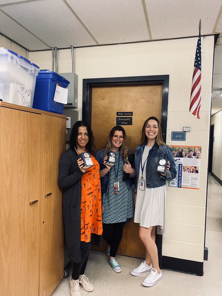 dmbkara24's tweet photo. Dress For Success Day! #DrSeuss #FutureAdministrators🍎🍎  @ Orange-Ulster BOCES aka- Dress like Pilar day! @procha86550428 https://t.co/KdJDREqPDi