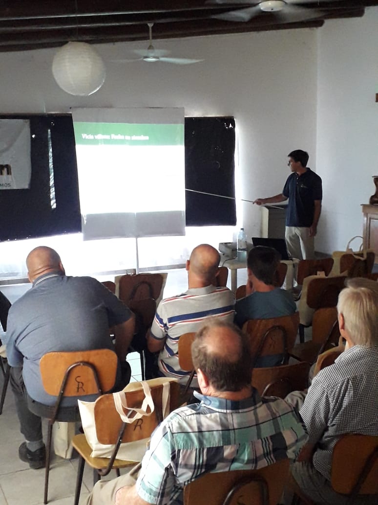 CECencerro's tweet photo. #EventosElCencerro
Acompañamos a #Unigran y #GregorioAberasturiSRL en su tradicional remate brindando una charla sobre:

➡ #ViciaVillosa: claves para el manejo e inclusión en el sistema.
➡ #Pasturas: pautas de manejo para maximizar la producción. https://t.co/rHNvFXQJiD