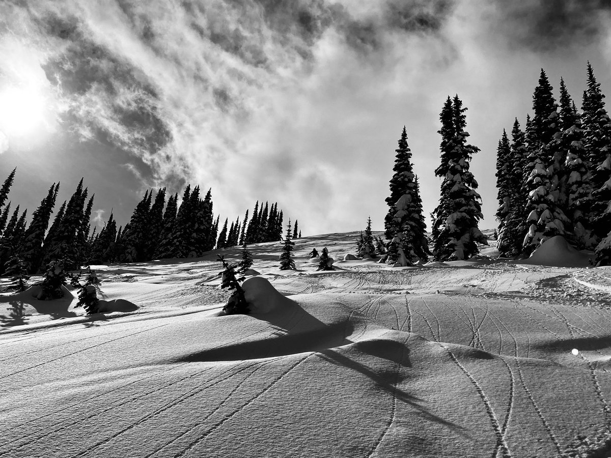 RDCrispPhoto's tweet photo. Touring in mono with @TheSkiClub out of @whistlerblackcomb #backcountry #skiclubphotos #backcountryskiing #whistlerblackcomb #musicalbumps https://t.co/zOq0tJl9N4